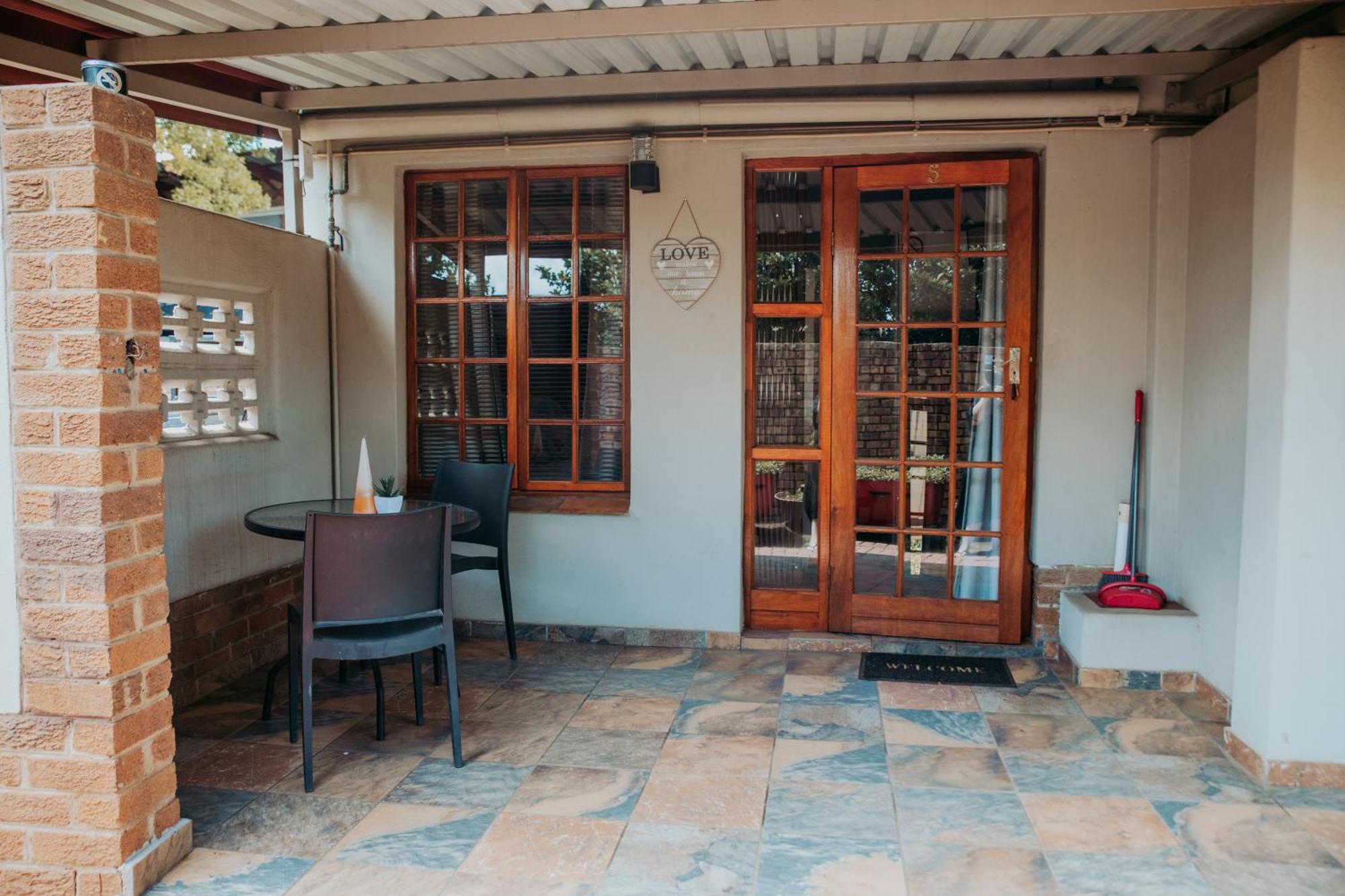 Stay At 12 Guesthouse And Selfcatering Middelburg  Exterior foto